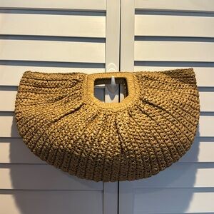 Non branded NWOT Straw Handbag with zipper.